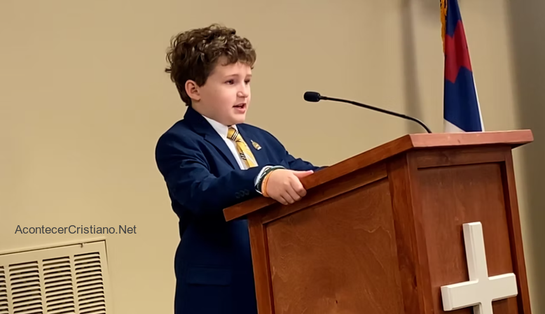 Niño memoriza capítulos de la Biblia