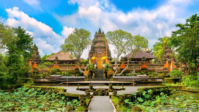 10 Istana Kerajaan di Dunia Yang Paling Keren, Termasuk Indonesia Juga!