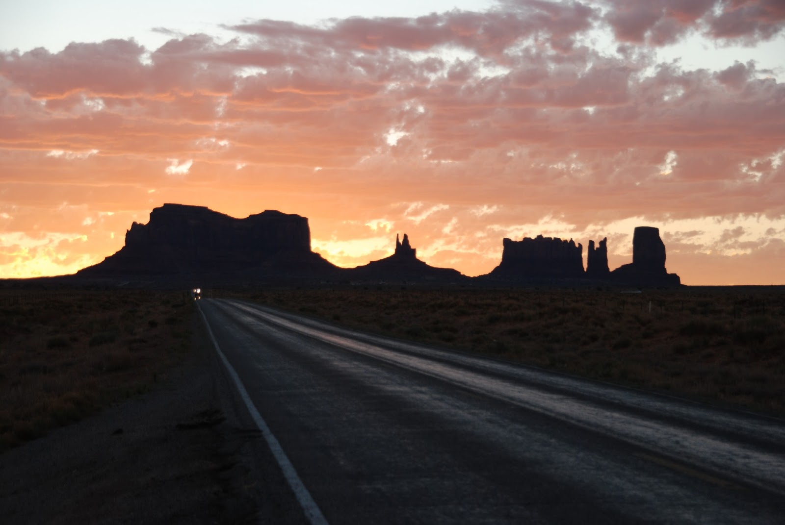 Burdins Family In Usa Monument Valley Du Lever Au Coucher