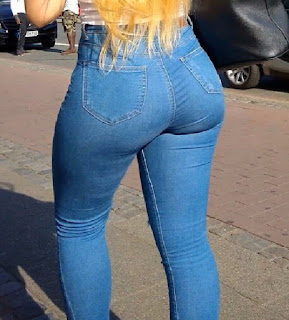 Sexy rubia jeans apretados