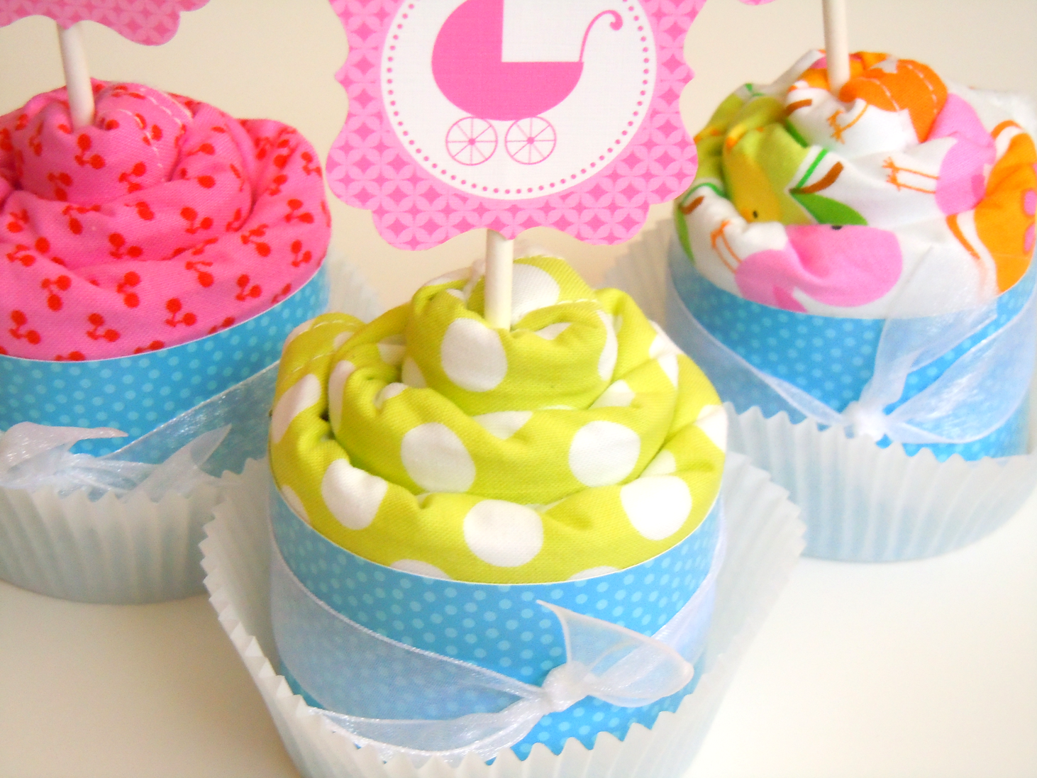 Sweetquot; Baby Shower Gift Idea: Burp Cloth Cupcakes