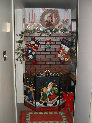 Nettie's Stuff N' More: CHRISTMAS DOOR DECORATION CONTEST - 2005