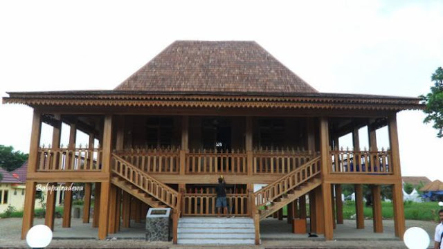 Rumah Kayu Minimalis