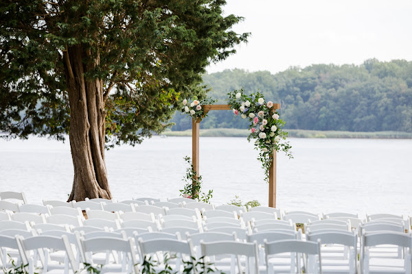 Summer Wedding at Brittland Manor photographed by Maryland Wedding Photographer Heather Ryan Photography