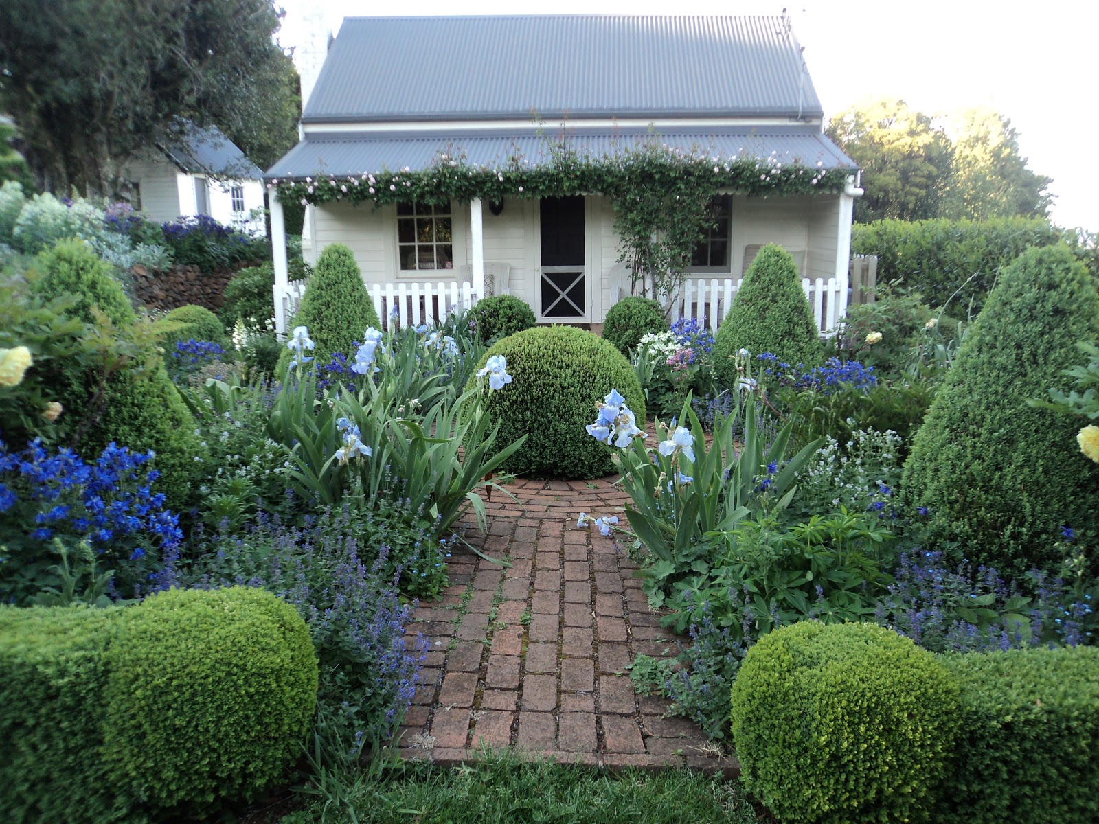 bumble at home: cottage garden