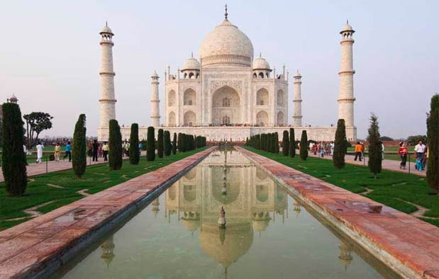 Taj Mahal ialah sebuah bangunan moseleum di Agra Asal Usul Taj Mahal dan Kisah Misterinya yang Romantis