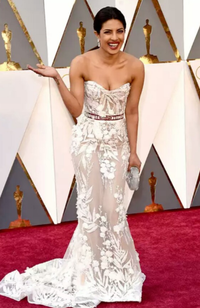 Indian actress priyanka chopra at Oscar 2016