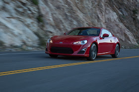 Front 3/4 view of 2016 Scion FR-S
