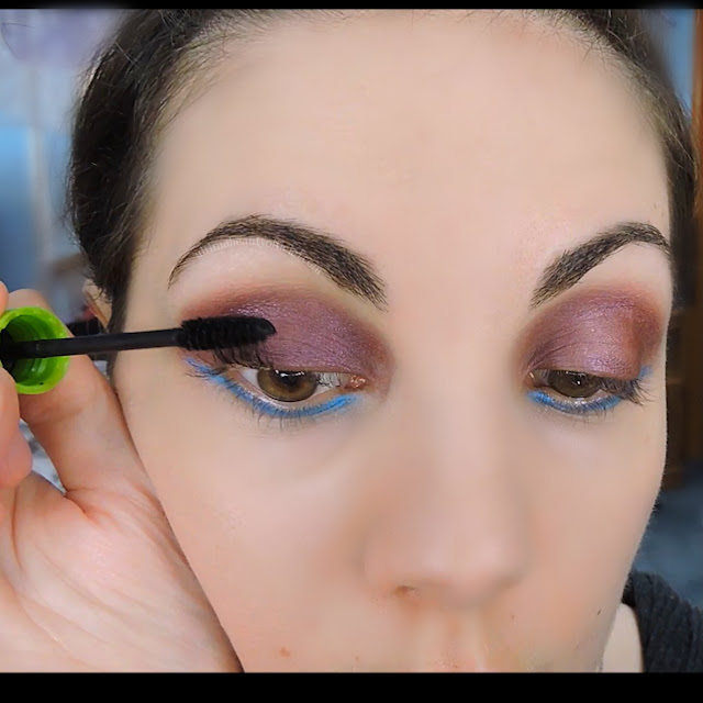 Ultima Beauty applying mascara to top lashes