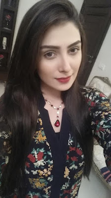 Meet This Pure Pakistani Desi Sexy Actress Selfie Aiza
