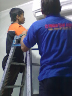 Service cuci ac dan pengisian freon di Gayung sari timur