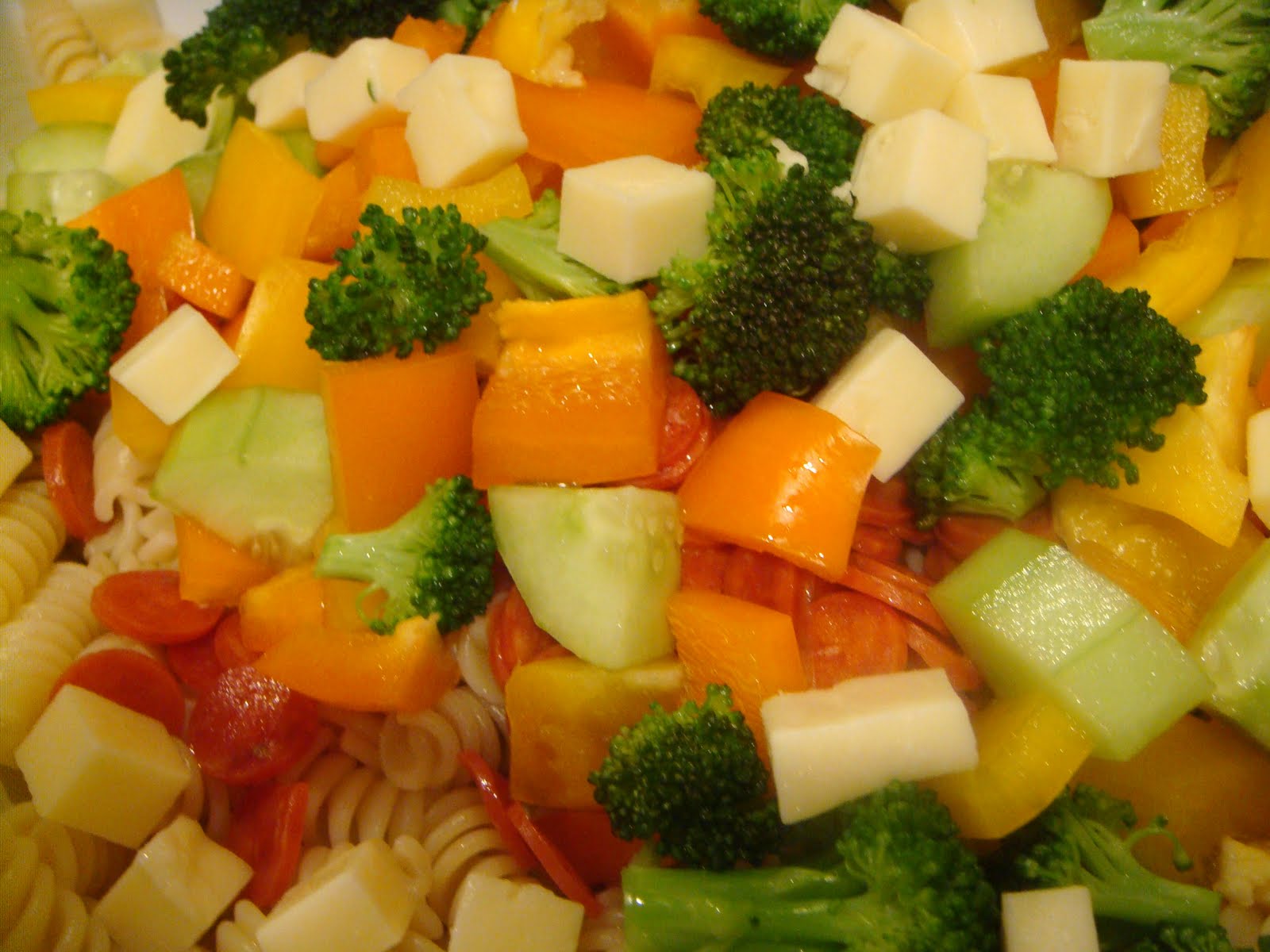 Delicious Dishings: Easy, Mayo-Free Pasta Salad