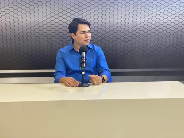 Candidato Tacinho parabeniza trabalhador pelo dia do servidor.