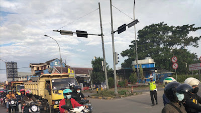 Pengaturan Sore hari Menjelang Kariwan Pulang Kerja Polsek Kragilan Polres Serang Strong Poin Antipasi Kemacetan