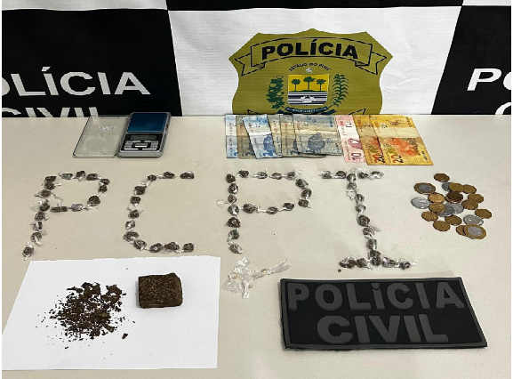 Polícia apreende drogas após suspeito tentar se esconder embaixo da cama em Buriti dos Lopes