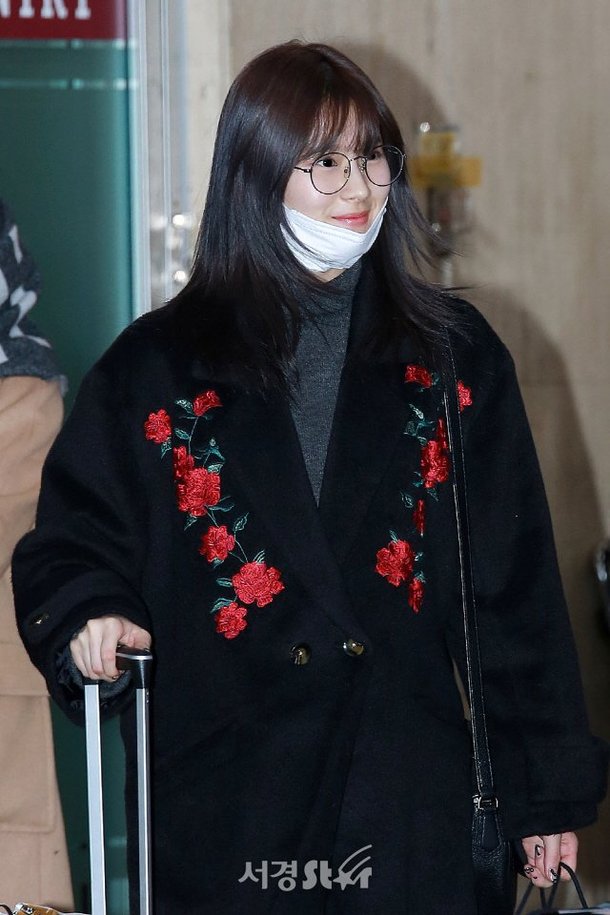 TWICE Sana Looks Adorable With Glasses!  Daily K Pop News