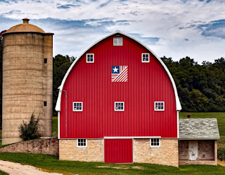 red barn with patriotic barn quilt