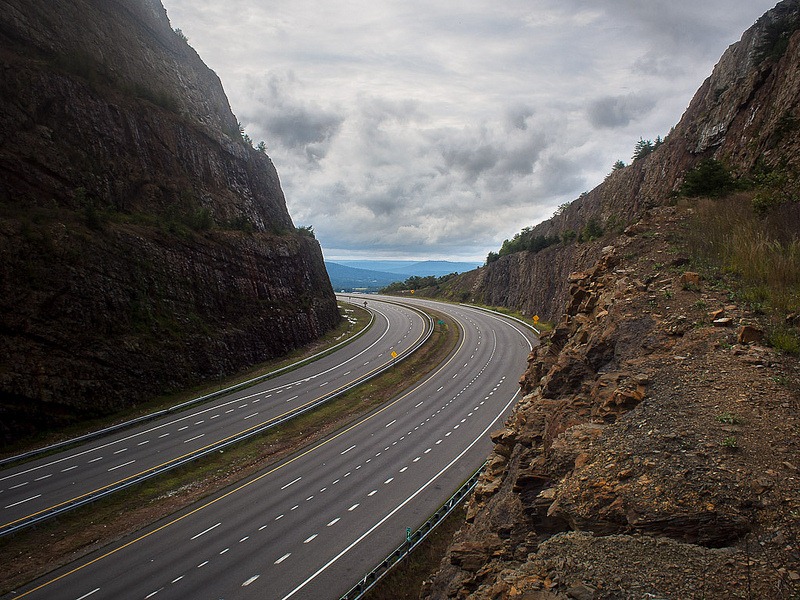 Sideling-Hill-Road-Cut-12