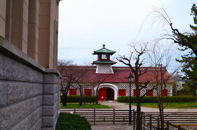 新潟海關大樓建於1869年。 這是一座歷史建築。