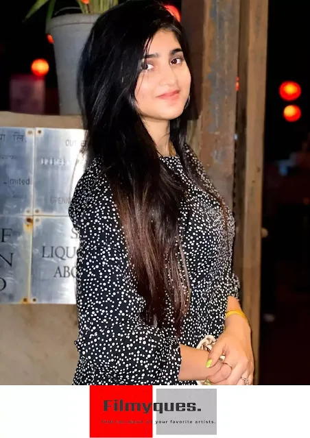 Roshni Thakur (TikTok) Age, Height, Hobbies, Boyfriend, Family, Biography, and More