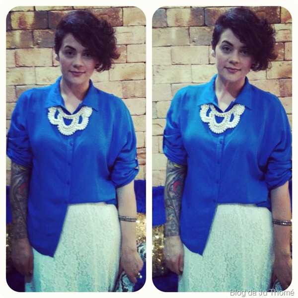 look camisa azul maxi colar saia renda nude