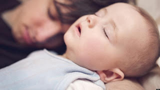 Cara Mudah Untuk Dapatkan Waktu Tidur Lebih Lama Untuk Pasangan Yang Mempunyai Bayi