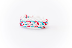 4th of July Rubber Band Bracelet by @createoften for @craftsavvy #craftwarehouse #loombands #rubberbandbracelets
