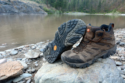 Review Sepatu Gunung Merrell Moab Mid Goretex