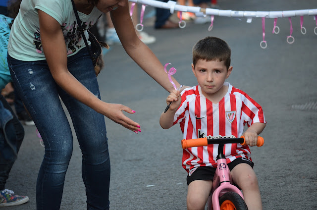 Carrera de cintas infantil en Llano