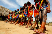 . de bem com a natureza e de corpos pintados que chamaram de índios. (indioskaiap )