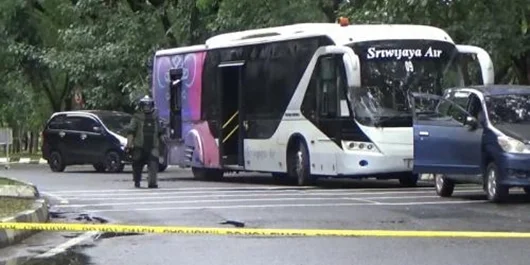 Kelompok Teroris Bajak Bus di Bandara Makassar