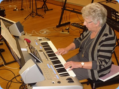 Barbara Powell playing the Yamaha Tyros 4.
