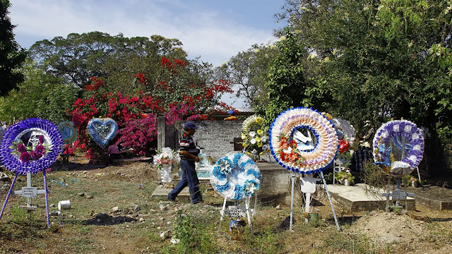 Así fue la masacre de El CJNG, que puso fin a una tradición del dia de muertos en Michoacán