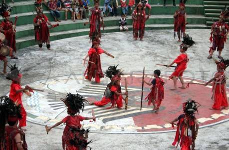 TARI DAERAH SULAWESI UTARA  indraboham