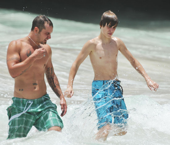 justin bieber 2011 photoshoot shirtless. Justin Bieber Shirtless In