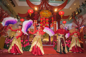 Spring of Blossom, Sunway Putra Mall, red cherry blossoms, Spring Flower Market, Lunar New Year bazaar, cny 2016, chinese new year, yck, yayasan chow kit, children, senior citizens