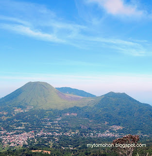 gunung Lokon, kawah tompaluan, gunung empung di kota tomohon, minahasa, indonesia