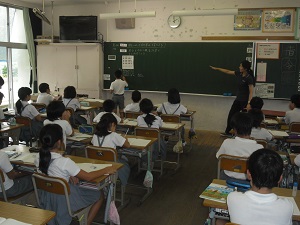中貴志小学校 ４年生が算数の授業がんばりました