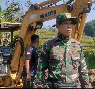 Operator Beko TMMD Ke-120 Serma Ilham Rambe, Pemecah Bukit Menjadi Jalan Desa