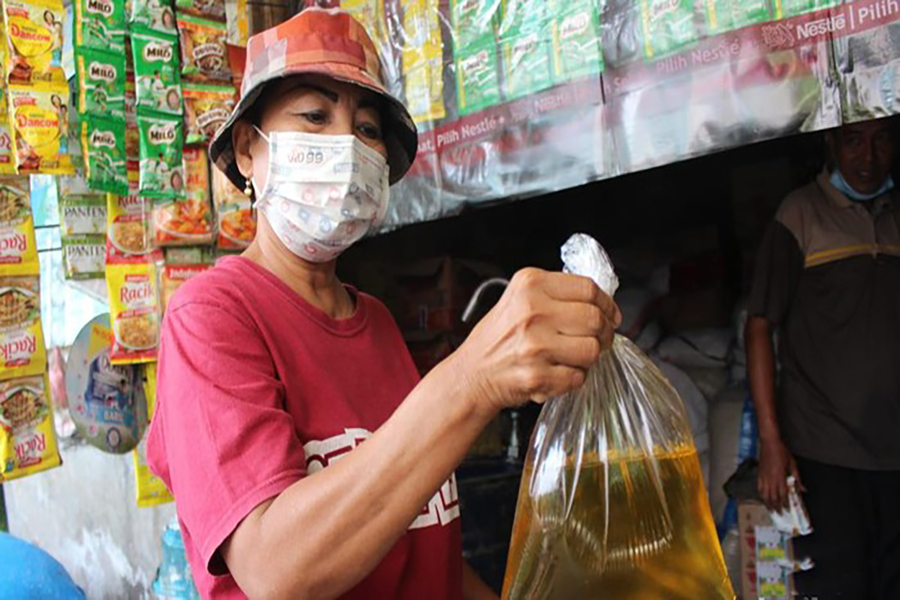 Minyak Goreng Rakyat 14.000 Rupiah Melaju Hari Ini, Syarat Belinya Gunakan KTP!