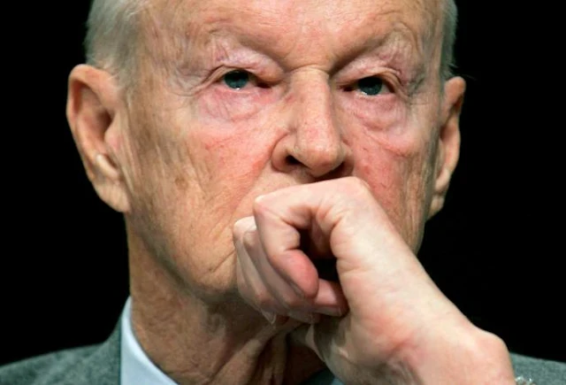 FILE PHOTO - Former National Security Adviser Zbigniew Brzezinski testifies before the Senate Foreign Relations Committee on Capitol Hill in Washington February 1, 2007. REUTERS/Jim Young/File Photo