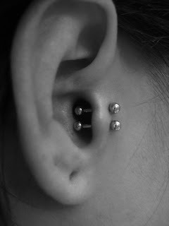 tragus piercing