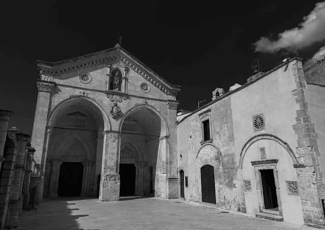 INGRESSO CHIESA SAN MICHELE, MONTE SANT'ANGELO.