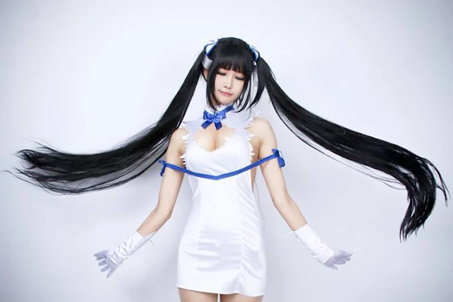 Best Cosplay Hestia dari Anime Danmachi yang Paling Seksi