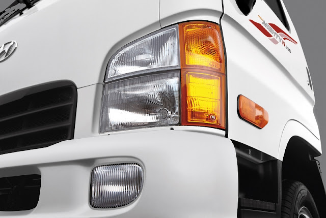 Đèn chiếu sáng Hyundai N250 thành công cỡ lớn giúp lái xe an toàn trong thời tiết sương mù, ban đêm