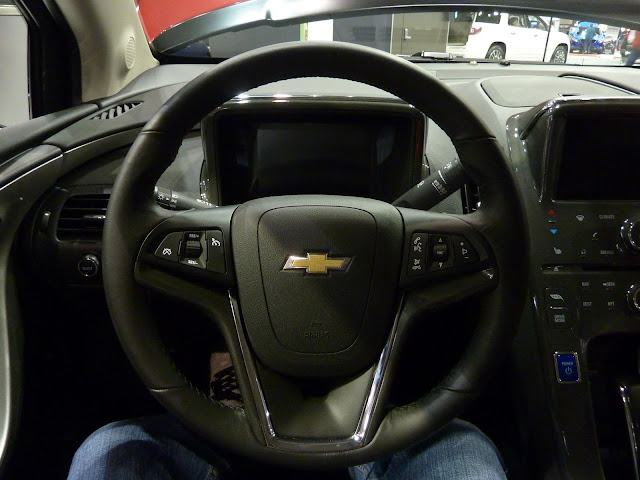 Chevrolet Volt cockpit and steering wheel