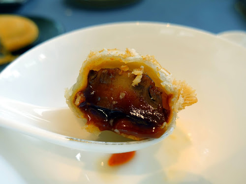 Mian (紅棉) Chinese fine-dining restaurant The Murray Hotel dim sum lunch - Whole abalone puff pastry (原隻鮑魚酥)