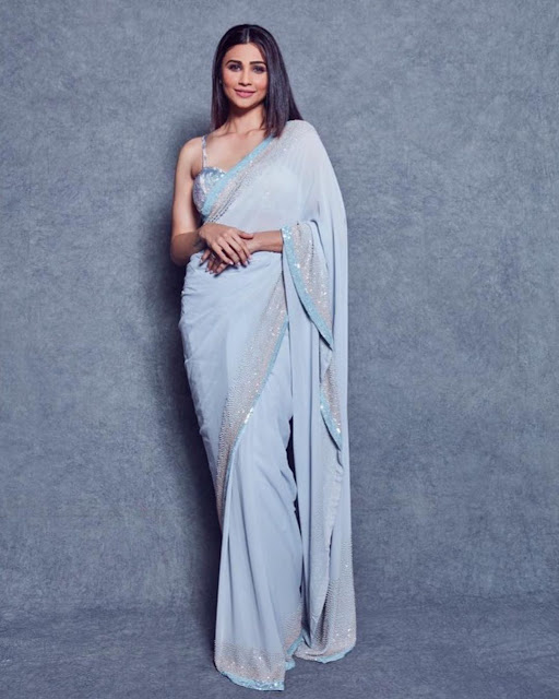 Bollywood actress Desi Shah flaunts her beauty in a sleeveless saree during the latest photoshoot, radiating elegance and style.