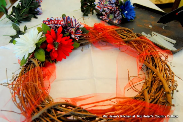 Patriotic Door Wreath at Miz Helen's Country Cottage