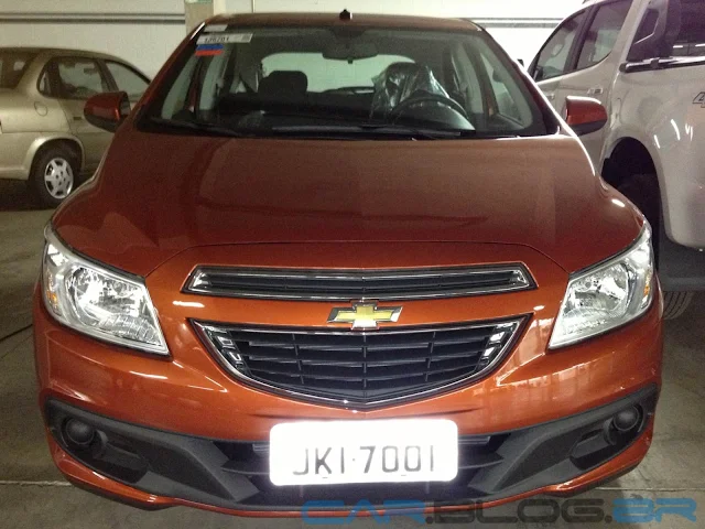 Chevrolet Onix LT 1.0 Laranja Flame